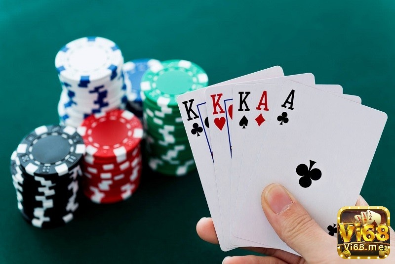 Sử dụng cách chơi poker bịp mẹo 3 là giả vờ kiểm tra một cách thuần thục